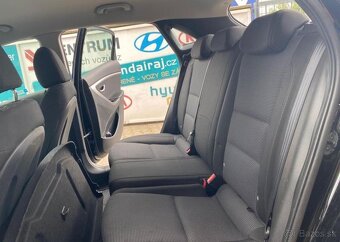 Hyundai i30 1.6-NÍZKÉ KM-FACELIFT - 11