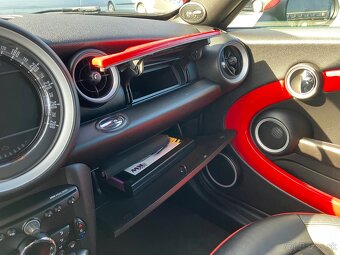 Mini Cooper Coupé JCW 1.6 Turbo 155kW – zberateľský kúsok - 11