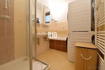 Veľkometrážny 3 izbový byt s garážou - 11