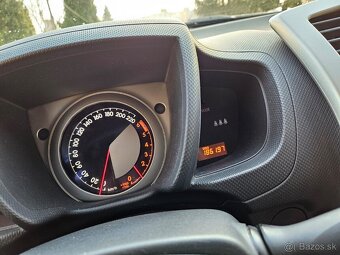 Toyota Urban Cruiser 1.4 I D-4D AWD Sol. - 11