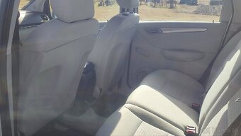 Mercedes-Benz B180 - 11