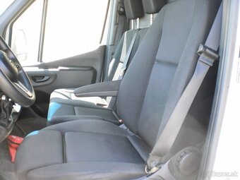 Mercedes-Benz Sprinter - 11