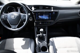 Toyota Auris 1.6 D-4D S&S Executive (2015). - 11