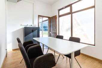 Exkluzívné kancelárske priestory / showroom - 160m2, 5x park - 11