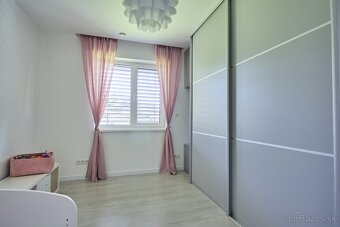 Exkluzívne iba v APEX reality 5i. RD s bazénom v Trnave - 11