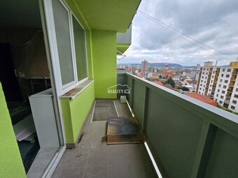 Zrekonštruovaný 2 izbový byt s veľkým balkónom - 11