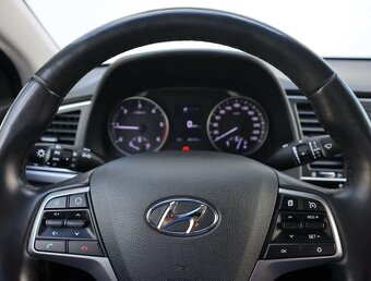 Hyundai Elantra 1.6 CRDi 2017, TOP stav, garážovaná - 11
