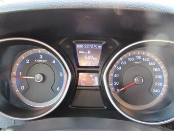 Hyundai i30 1.6 CRDi - splátka 120,-€ - 11