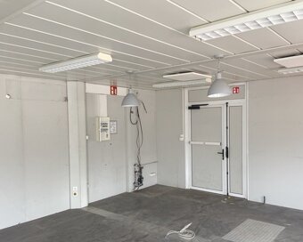 Priestranná modulárna predajňa / kancelária z kontajnerov - 11