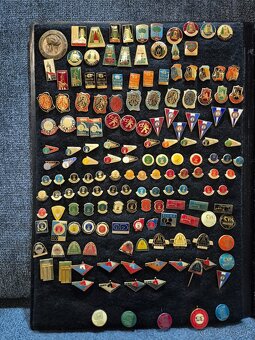 Sbierka odznakú a vyznamenání cca 2100ks - 11