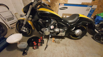 Suzuki Intruder VZR 1800 - 11