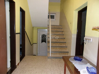 Výrazne znížená cena -predaj 4 izbový rodinný dom, 2 garáže, - 11