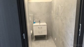 Obchodné ,prevádzkové a kancelárske priestory - 11