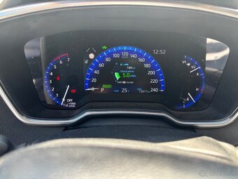 Toyota corolla hybrid - 11