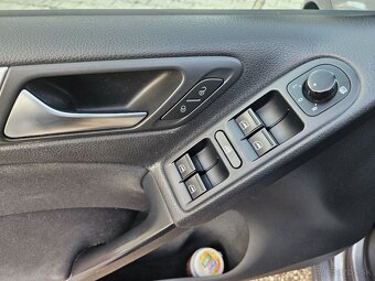 Volkswagen Golf 1.6TDI 77kW - nafta - 11