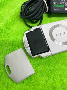 Sony PSP 1004 Playstation Portable WHT. - 11