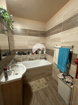 Reality KOMPLEX s.r.o. Vám ponúka 3-izbový byt s loggiou po  - 11