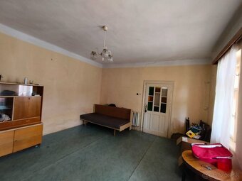 PREDAJ: Starší vidiecky dom s veľkým pozemkom a vínnou pivni - 11