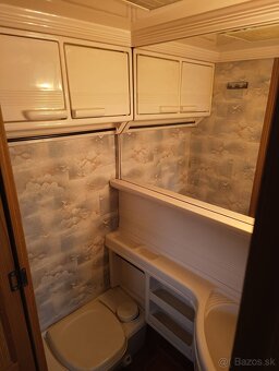 Obytny prives Hobby 430 - predstan, max 1000 kg - 11