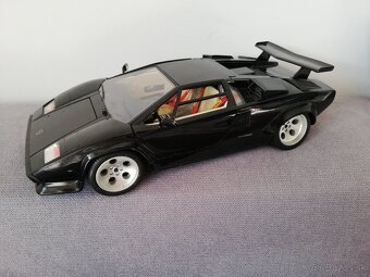 1:18 Lamborghini Conutach Bburago - 11
