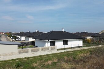 Bungalov 4 izb., blízko hrádze obec Kalinkovo, 534 m2 - 11
