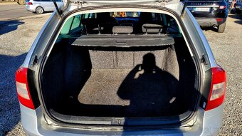 Škoda Octavia Combi 1.6 MPi Tour benzín - 11