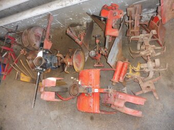 predám malotraktor vari s náradím a príslušenstvom - 11