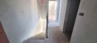PRÁVE SKOLAUDOVANÝ 5i. RD 118m2 + ZÁHRADA + 2x PARKING / BA. - 11