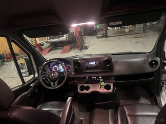 Sprinter 319 V6 3.0 CDI 9 miest - 11