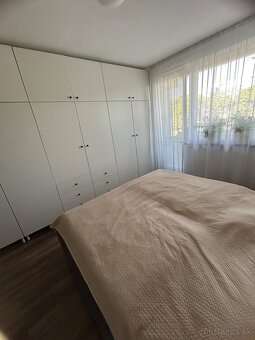 Na predaj moderný 2-izbový byt s loggiou, pivnicou a garážov - 11