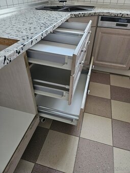 Masívna kuchynská linka z Nemecka so spotrebičmi - 11