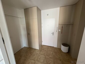 Moderný a štýlový dvojizbový byt s balkónom v centre Zvolena - 11