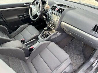 Volkswagen Golf V 1.9TDI - 11