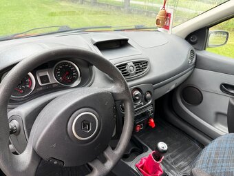 Na predaj: Renault Clio 1.6 dCi (2006) - 11
