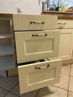 Moderná kuchynská linka so spotrebičmi - 11