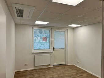 Obchodno-kancel. priestor / byt s predzáhradkou a VIP parkov - 11