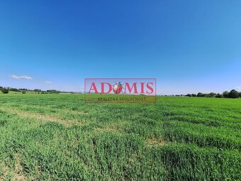 ADOMIS  - predáme stavebný pozemok Seňa 585m2,len 15min. z K - 11