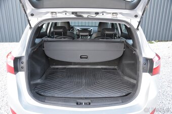 Hyundai i30 CW 1.60 SR voz, 1. maj, Serv. história, TOP výba - 11