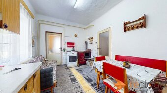 NA PREDAJ RODINNÝ DOM V HORNOM TURČEKU S ROVINATÝM POZEMKOM - 11