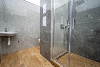 Moderný 2-izbový byt pri nábreží s kompletnou rekonštrukcio - 11