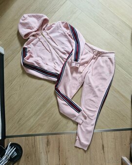 Guess 2x ruzova logovana teplakova suprava - 11