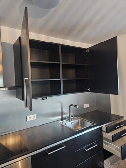 Moderná kuchynská linka so spotrebičmi - 11