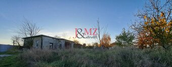 Stavebný pozemok  815 m2 s budovou, Levice, Kalinčiakovo (SM - 11