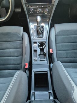 Predám  Volkswagen Golf 1.5 TSI ACT 150k Highline DSG EU6 - 11