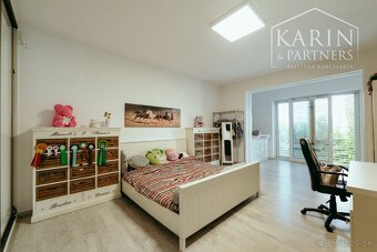 Moderný a priestranný 5 izbový dom s veľkým pozemkom - 11