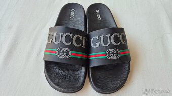 Šiltovka Puma Ferrari a Diesel a papuče Gucci - 11