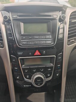 Hyundai i30 1.6CRDi 94kW - TOP STAV - 11