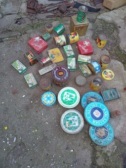 Staré plechovky z obchodu - 11