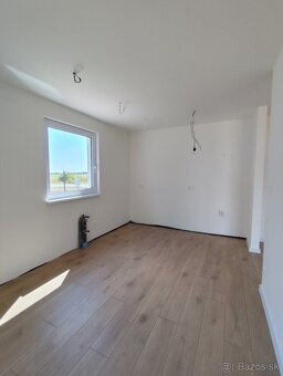 NA PREDAJ 3x NOVOSTAVBA LEVICE- ČASŤ MALÝ KIAR - 11