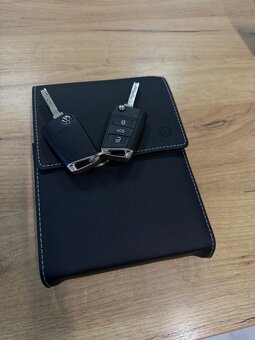 Volkswagen Touran 2.0TDi DSG Highline 7MIESTNY Ťažné - 11